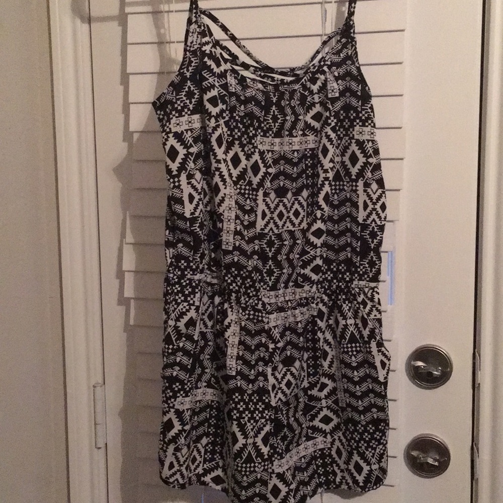 Romper - Picture 2 of 4